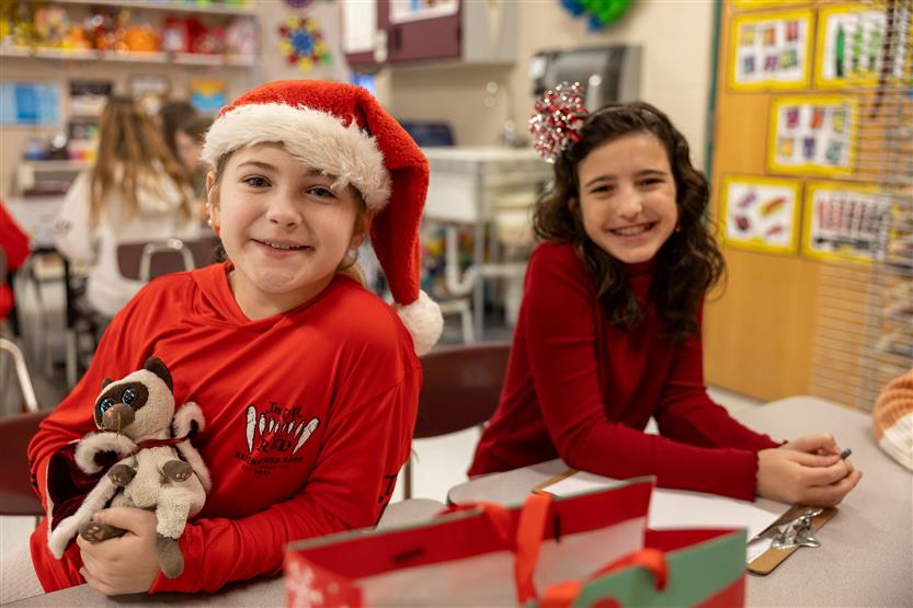 Students make donations for animal shelter